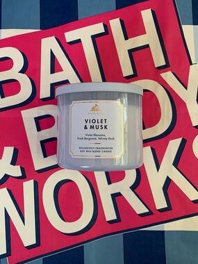 NWT Bath & Body Works Violet & Musk 3-Wick Candle